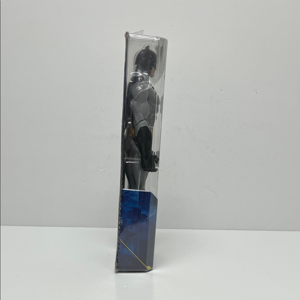 Batman Action Figure - NEW! - Picture 10 of 11